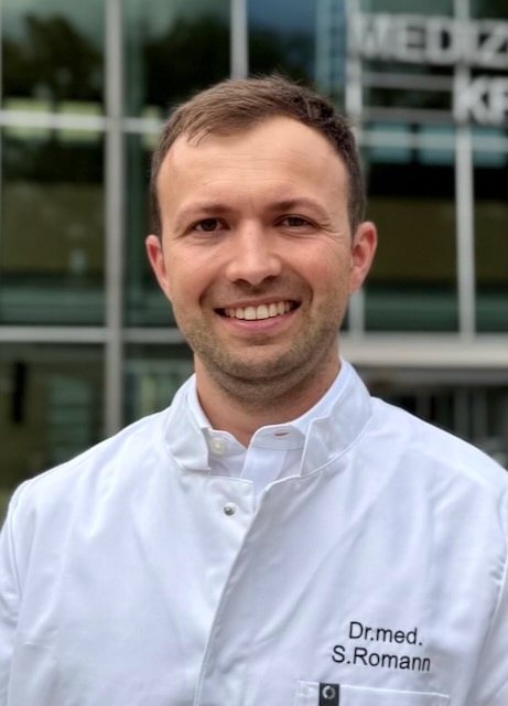Porträt von Dr. med. Sebastian Romann